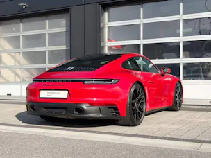 PORSCHE 911 Carrera 4 GTS