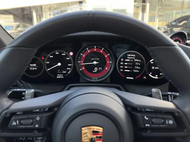 PORSCHE 911 Carrera 4 GTS