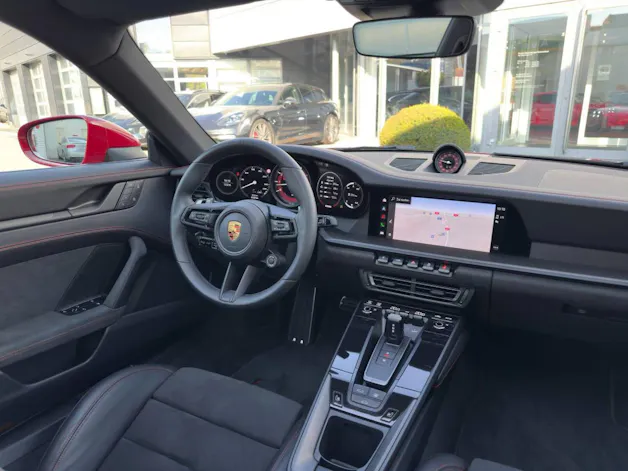PORSCHE 911 Carrera 4 GTS