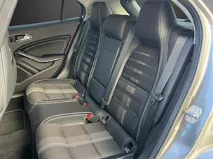 MERCEDES-BENZ GLA 200 AMG Line