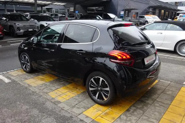 PEUGEOT 208 1.2 PureTech Tech Ed
