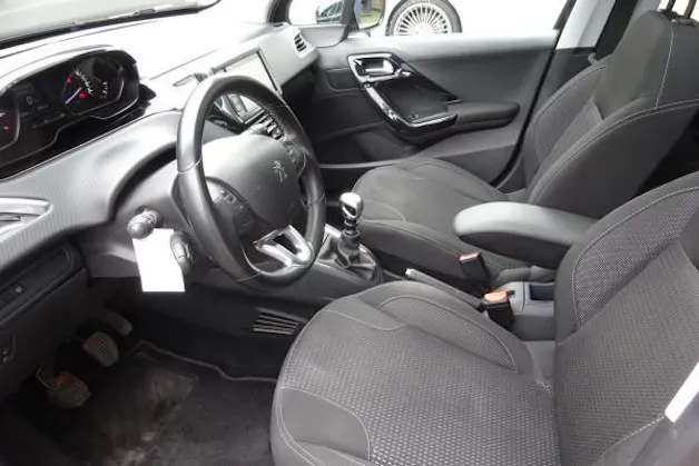 PEUGEOT 208 1.2 PureTech Tech Ed