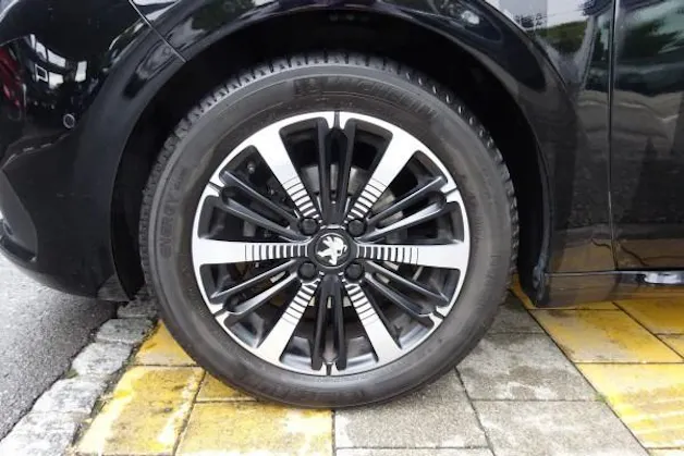 PEUGEOT 208 1.2 PureTech Tech Ed