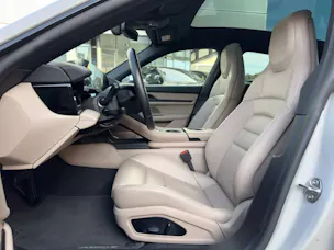 PORSCHE Taycan