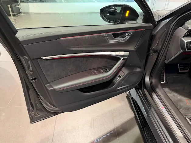 AUDI RS6 Avant 4.0 TFSI V8 Performance quattro