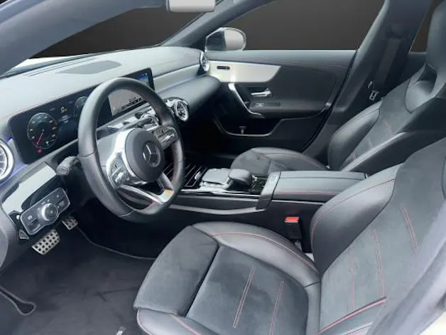 MERCEDES-BENZ CLA 220 d AMG Line 4Matic