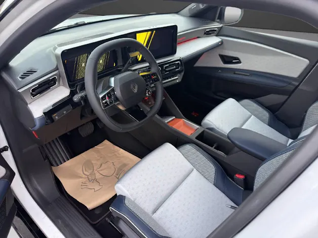RENAULT R5 E-Tech Comfort Range Roland Garros