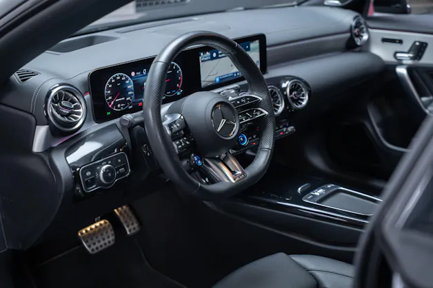 MERCEDES-BENZ CLA 35 AMG 4matic/ Facelift / Head-Up Display / Panorama-Schiebedach