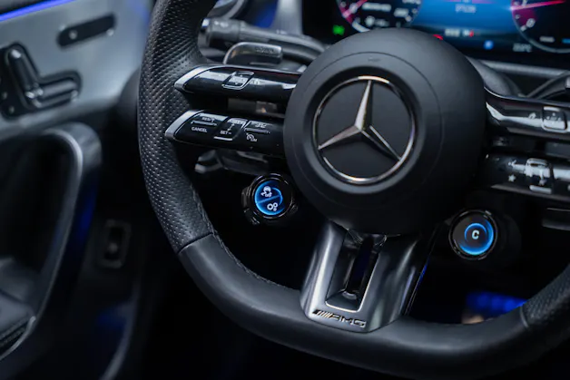 MERCEDES-BENZ CLA 35 AMG 4matic/ Facelift / Head-Up Display / Panorama-Schiebedach