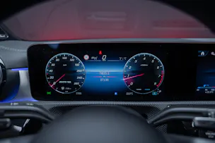 MERCEDES-BENZ CLA 35 AMG 4matic/ Facelift / Head-Up Display / Panorama-Schiebedach