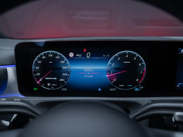 MERCEDES-BENZ CLA 35 AMG 4matic/ Facelift / Head-Up Display / Panorama-Schiebedach