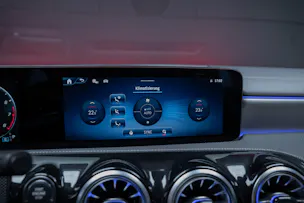 MERCEDES-BENZ CLA 35 AMG 4matic/ Facelift / Head-Up Display / Panorama-Schiebedach