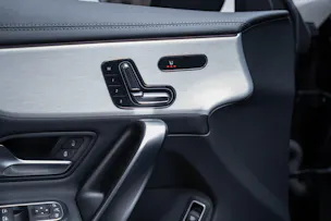 MERCEDES-BENZ CLA 35 AMG 4matic/ Facelift / Head-Up Display / Panorama-Schiebedach