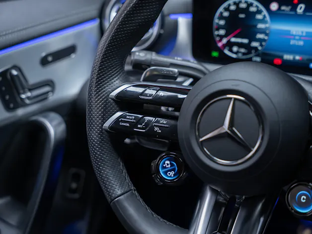 MERCEDES-BENZ CLA 35 AMG 4matic/ Facelift / Head-Up Display / Panorama-Schiebedach