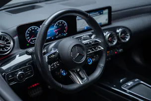 MERCEDES-BENZ CLA 35 AMG 4matic/ Facelift / Head-Up Display / Panorama-Schiebedach
