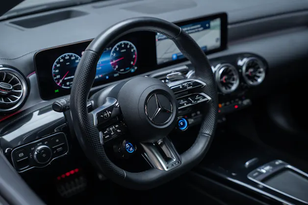 MERCEDES-BENZ CLA 35 AMG 4matic/ Facelift / Head-Up Display / Panorama-Schiebedach
