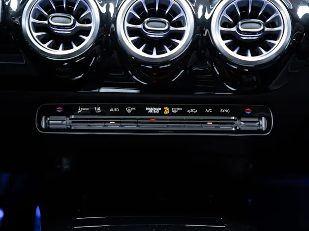 MERCEDES-BENZ CLA 35 AMG 4matic/ Facelift / Head-Up Display / Panorama-Schiebedach