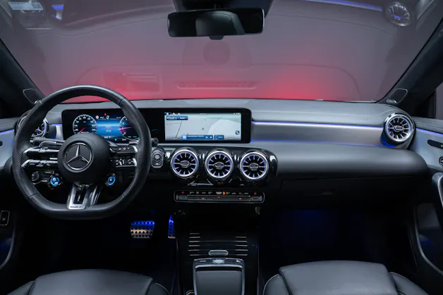 MERCEDES-BENZ CLA 35 AMG 4matic/ Facelift / Head-Up Display / Panorama-Schiebedach