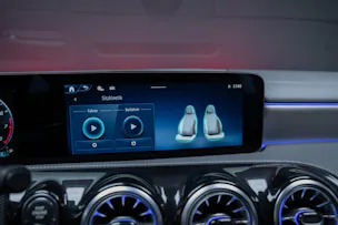 MERCEDES-BENZ CLA 35 AMG 4matic/ Facelift / Head-Up Display / Panorama-Schiebedach