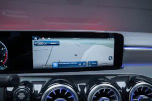 MERCEDES-BENZ CLA 35 AMG 4matic/ Facelift / Head-Up Display / Panorama-Schiebedach