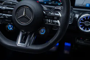 MERCEDES-BENZ CLA 35 AMG 4matic/ Facelift / Head-Up Display / Panorama-Schiebedach