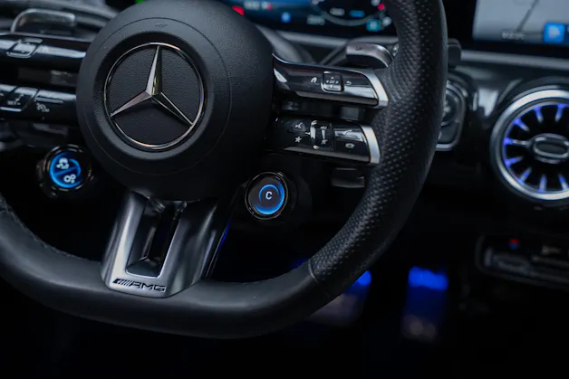 MERCEDES-BENZ CLA 35 AMG 4matic/ Facelift / Head-Up Display / Panorama-Schiebedach