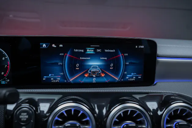 MERCEDES-BENZ CLA 35 AMG 4matic/ Facelift / Head-Up Display / Panorama-Schiebedach