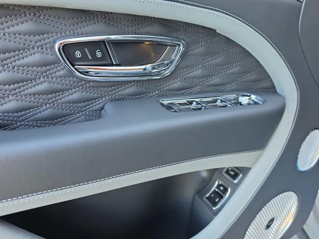 BENTLEY Bentayga Speed V8 1.9% Leasing möglich.