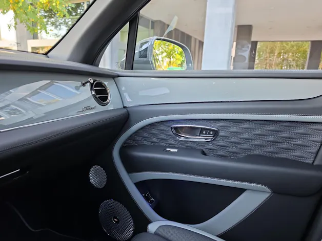 BENTLEY Bentayga Speed V8 1.9% Leasing möglich.