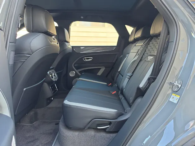 BENTLEY Bentayga Speed V8 1.9% Leasing möglich.