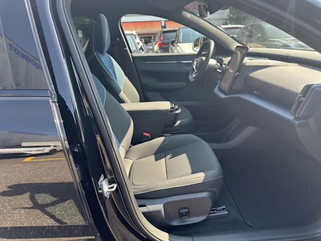 VOLVO EX30 Cross Country P8 69 kWh AWD Plus