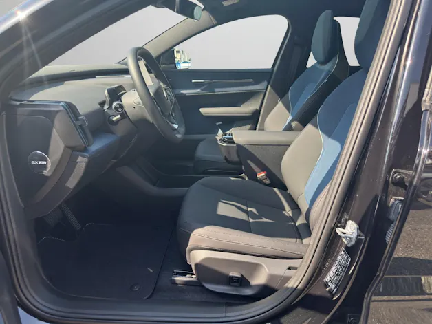 VOLVO EX30 Cross Country P8 69 kWh AWD Plus
