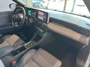 RENAULT R4 E-Tech Comfort Range 52 kWh Techno