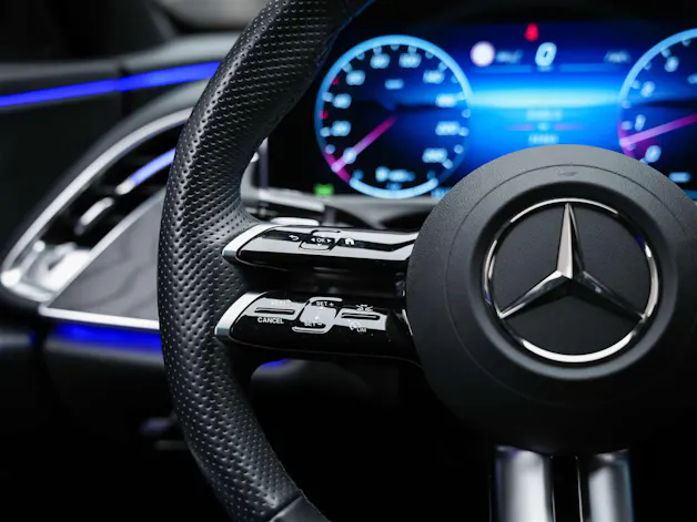 MERCEDES-BENZ E 200 AMG Line 9G-Tronic *Werksgarantie*21" Felgen*Lenkradheizung*