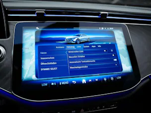 MERCEDES-BENZ E 200 AMG Line 9G-Tronic *Werksgarantie*21" Felgen*Lenkradheizung*