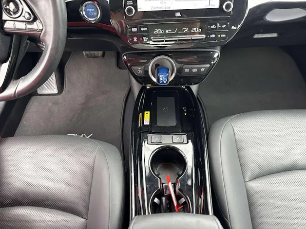 Toyota Prius 1.8 VVT-i PHEV Executive e-CVT Automat