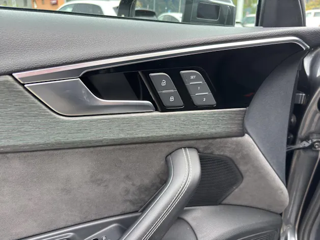 AUDI A4 Avant 40 TDI S line Attraction quattro S-tronic