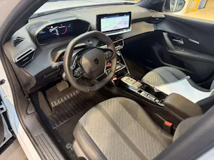 PEUGEOT 2008 1.2 145 MHEV Allure Automat
