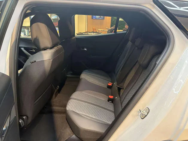 PEUGEOT 2008 1.2 145 MHEV Allure Automat