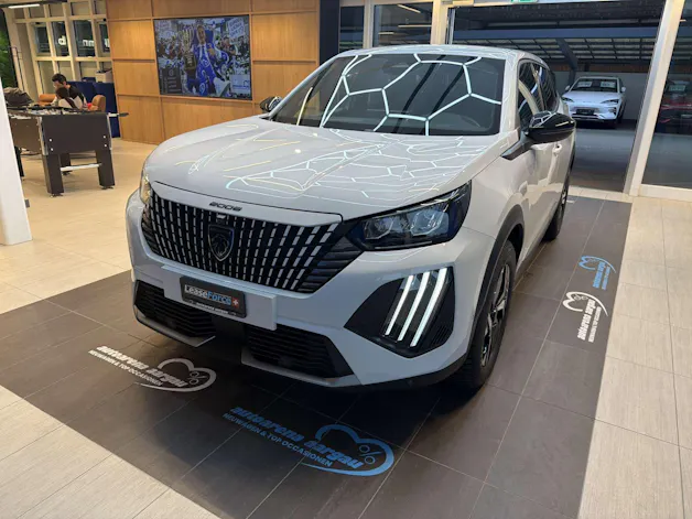 PEUGEOT 2008 1.2 145 MHEV Allure Automat