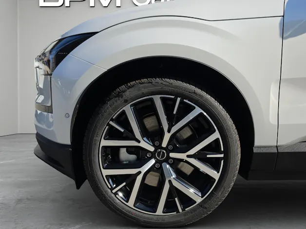 VOLVO EX30 P8 69 kWh AWD Ultra