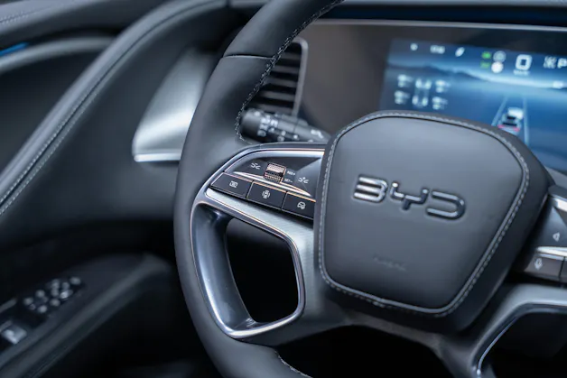 BYD Sealion 7 91,3 kWh Excellence AWD / Panoramadach / Head-Up Display / Sitzheizung & Lüftung