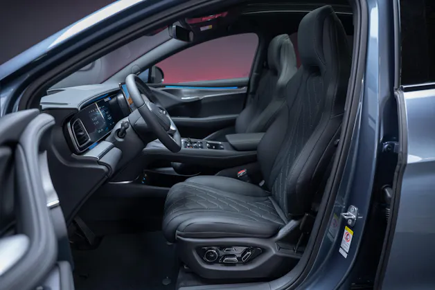 BYD Sealion 7 91,3 kWh Excellence AWD / Panoramadach / Head-Up Display / Sitzheizung & Lüftung