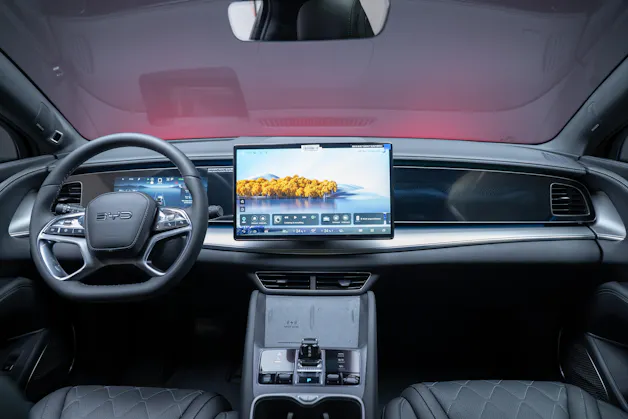 BYD Sealion 7 91,3 kWh Excellence AWD / Panoramadach / Head-Up Display / Sitzheizung & Lüftung