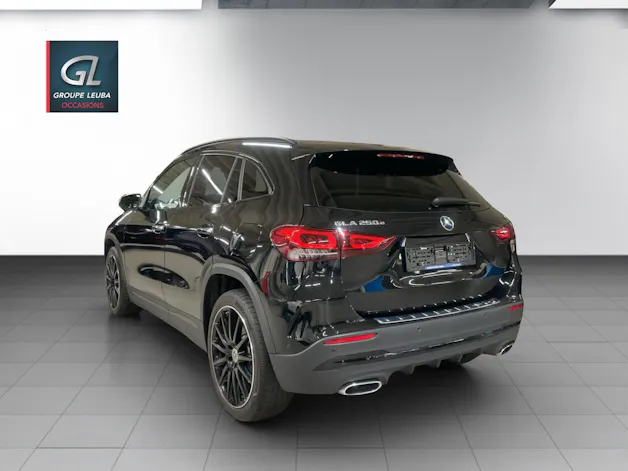 MERCEDES-BENZ GLA 250e AMG Line 8G-DCT