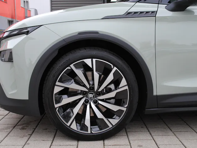 SKODA Elroq 85x Sportline 4x4