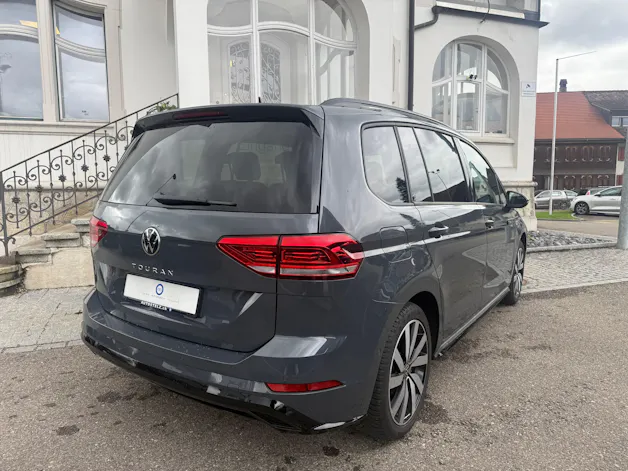 VW Touran 1.5 TSI Highline DSG R-LINE BLACK UND STYL / 48 MONATE WERK GARANTIE
