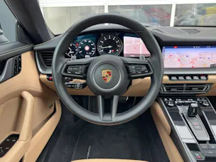 PORSCHE 911 Carrera 4