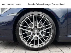 PORSCHE 911 Carrera 4