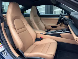 PORSCHE 911 Carrera 4